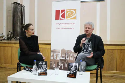 Knjiga „Između krajnosti“ o Azri i Štuliću promovisana u Šapcu - slika 1