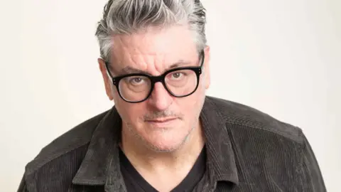 K. B. Everet, autor romana „Ostali“: Ništa nije onako kako izgleda... - slika 1